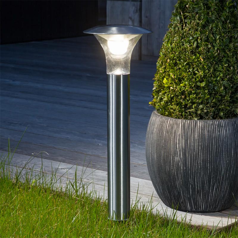 Grondpen lamp zijn altijd een voordeel als je in open lucht een flexibele verlichtingsoplossing nodig hebt.