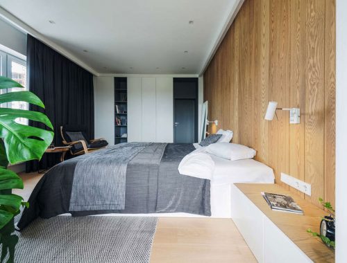 Warme moderne master bedroom van hoekappartement