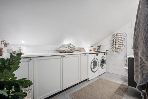 wasmachine badkamer kast op maat onder schuine wand