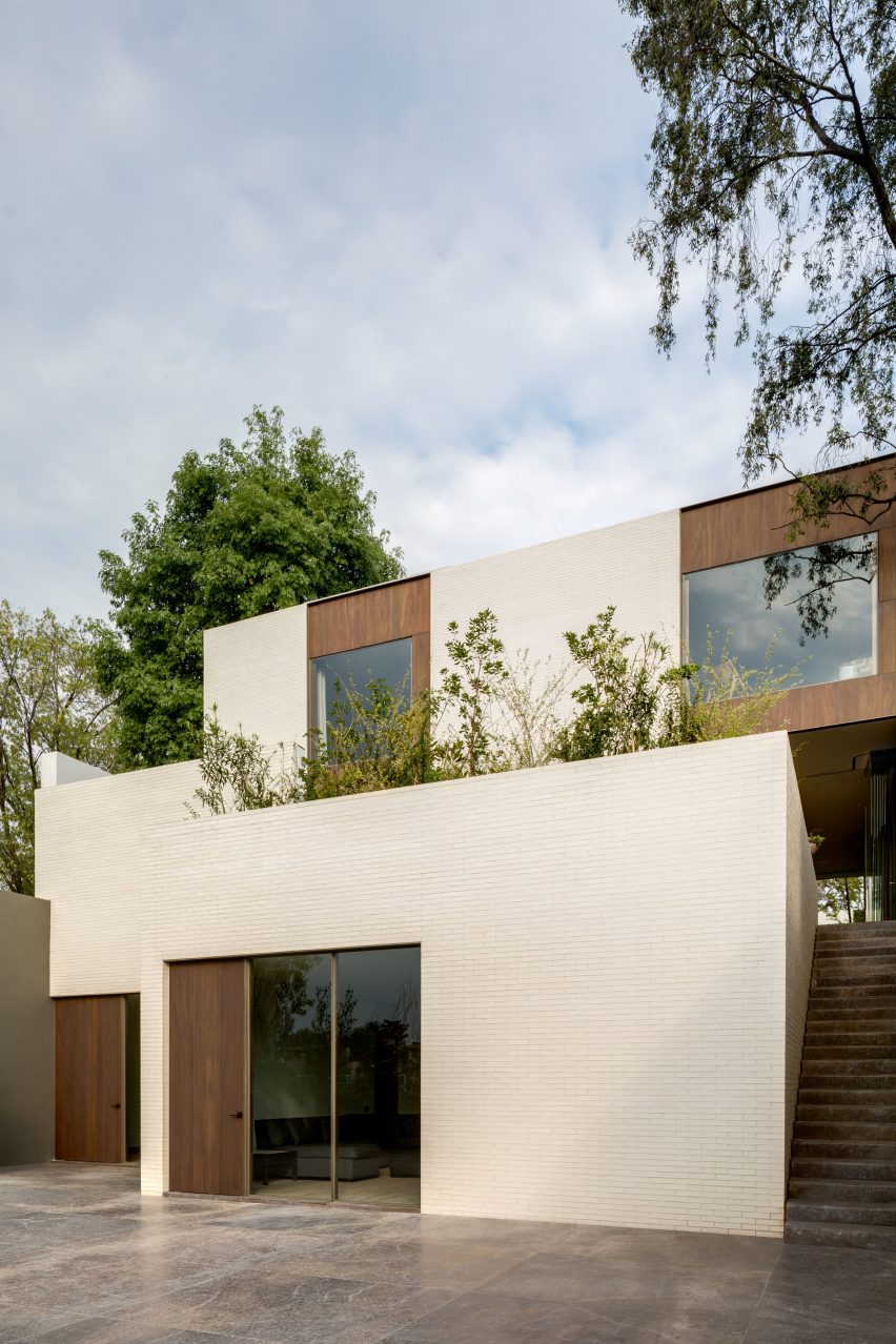 wit bakstenen huis combinatie houten bekleding wit bakstenen huis combinatie houten bekleding