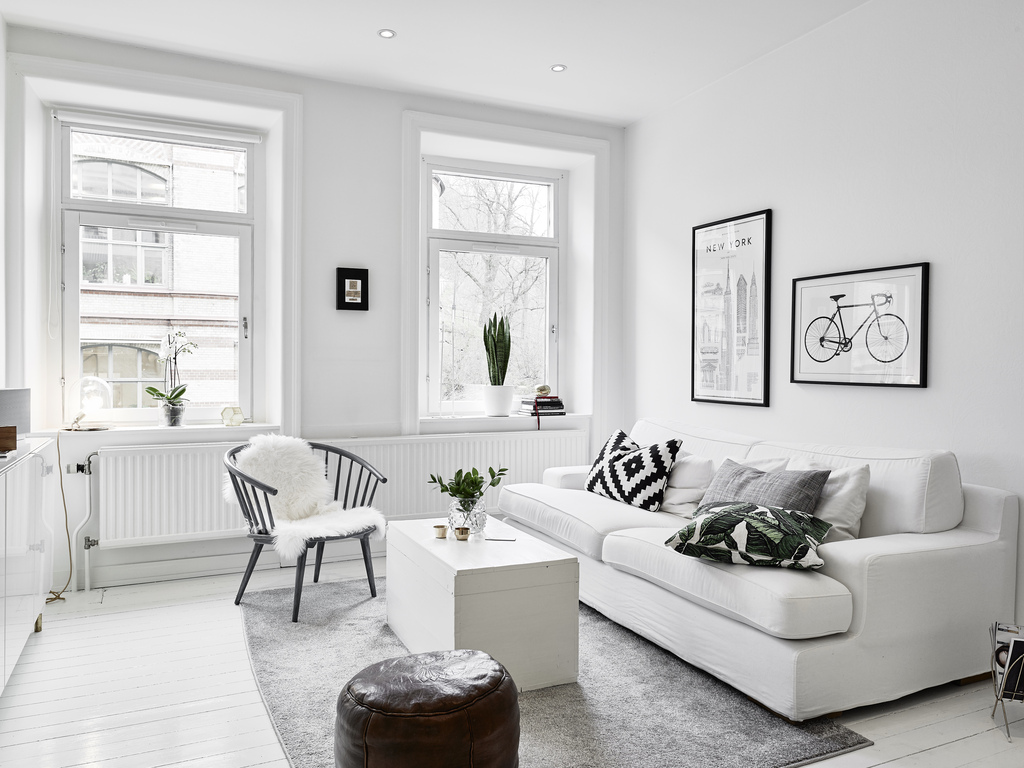 Vermelden Stal Demonteer Witte meubels in een witte woonkamer
