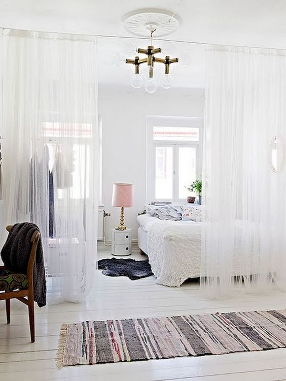 Witte slaapkamer met gordijnen Witte slaapkamer met gordijnen