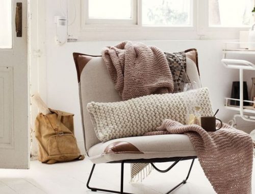 Kussens zijn altijd een goed idee. Op de bank, op bed, op een stoel. Wat het ook is, met grof gebreide wollen kussens geef je het geheel een knusse en warme uitstraling!